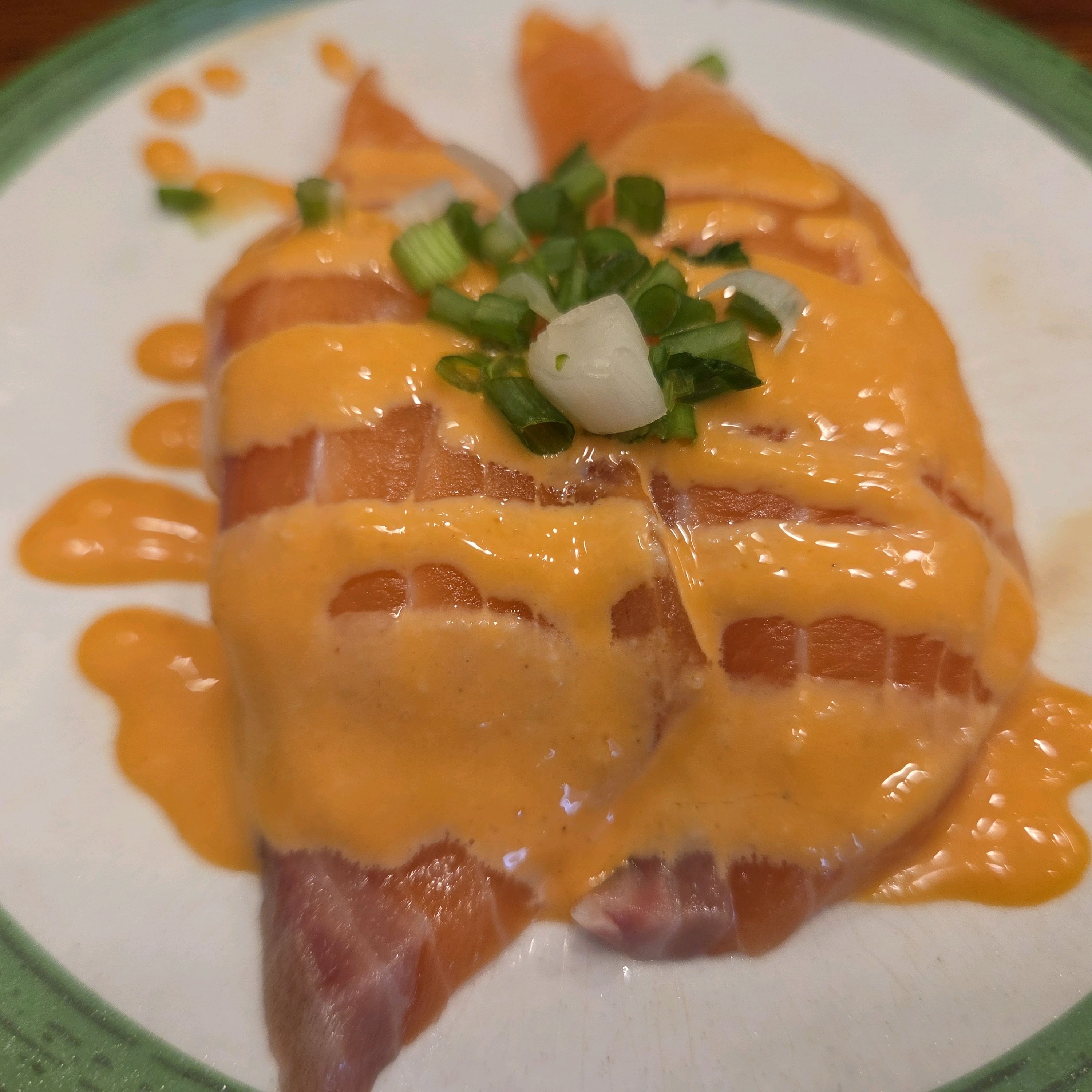 연어 소스 초밥